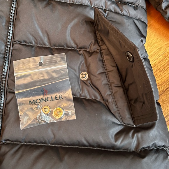 Moncler Vennal Ruffle water resistant puffer coat, Navy Blue Sz 4, gorgeous, NEW - Picture 8 of 9